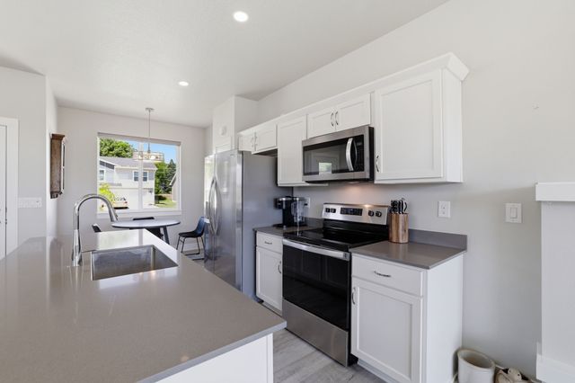 1546 S Redtail Avenue, West Des Moines, IA 50265