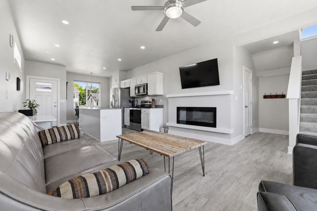 1546 S Redtail Avenue, West Des Moines, IA 50265