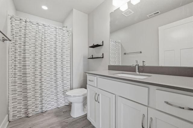 1546 S Redtail Avenue, West Des Moines, IA 50265
