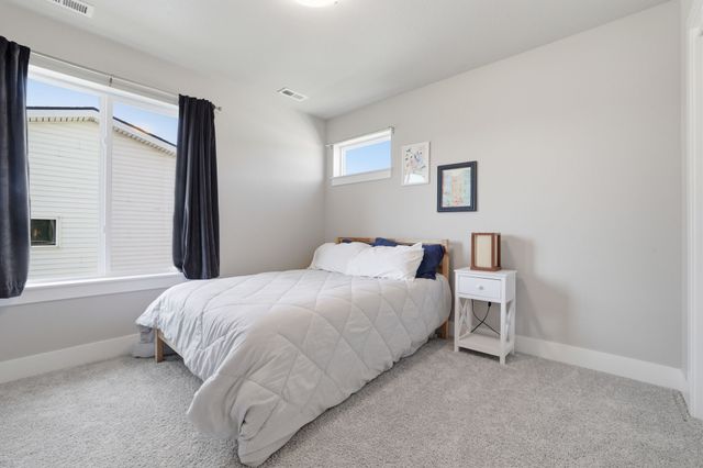 1546 S Redtail Avenue, West Des Moines, IA 50265