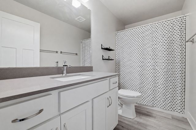 1546 S Redtail Avenue, West Des Moines, IA 50265