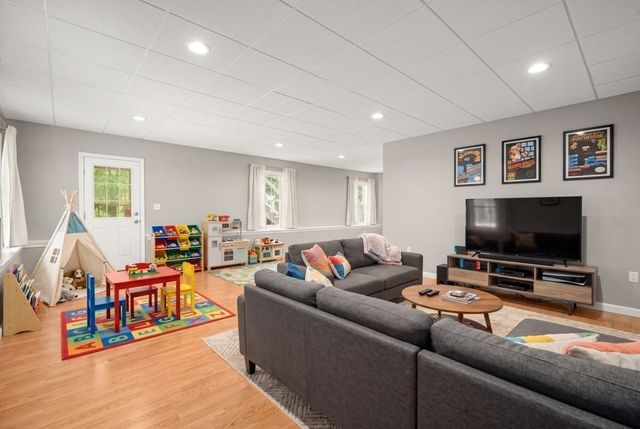 3 Poe Circle, Tyngsborough, MA 01879