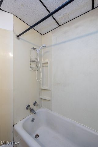 6003 Snow Road, Parma, OH 44129