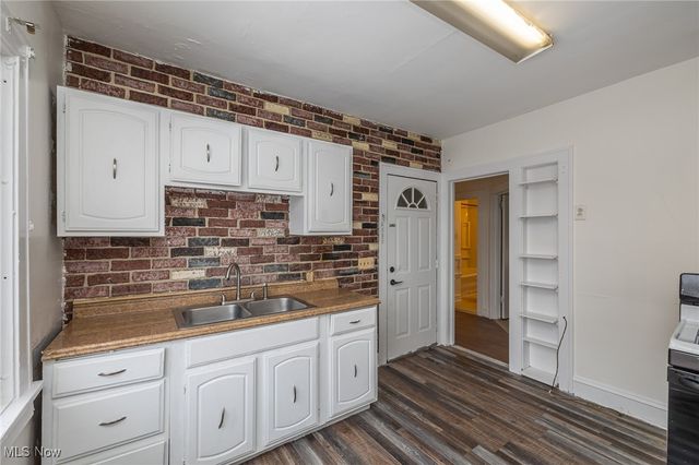 6003 Snow Road, Parma, OH 44129