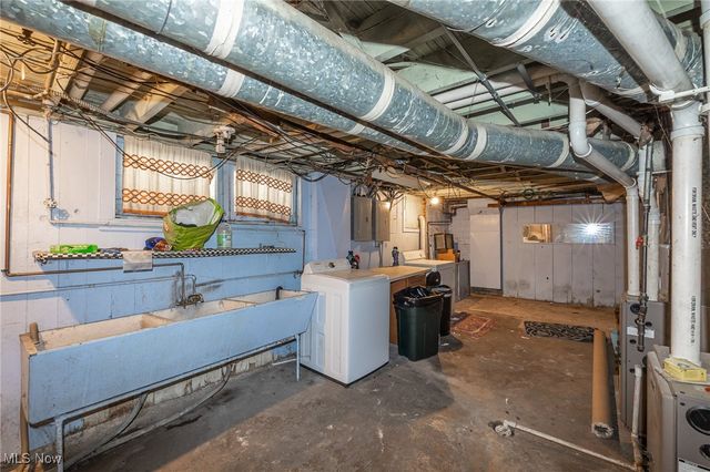 6003 Snow Road, Parma, OH 44129