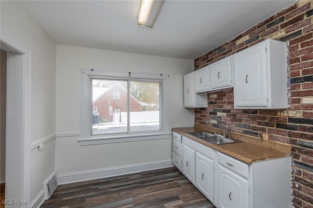 6003 Snow Road, Parma, OH 44129