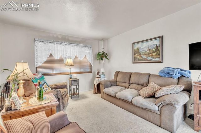 5015 Bonita Way, Colorado Springs, CO 80918