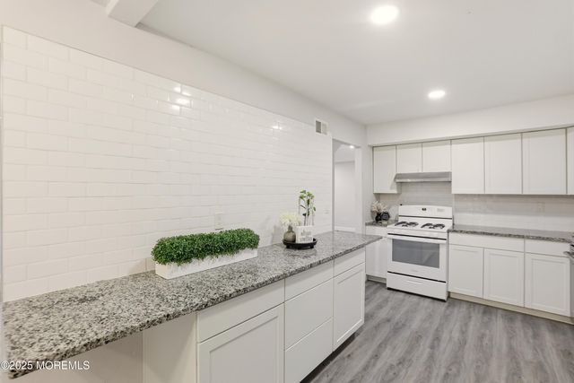 3 Riverwood Court, Manchester, NJ 08759