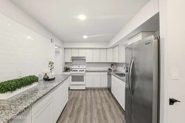 3 Riverwood Court, Manchester, NJ 08759