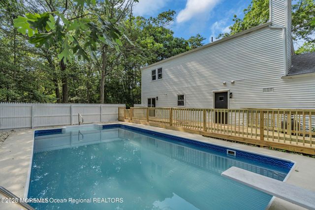 3 Riverwood Court, Manchester, NJ 08759