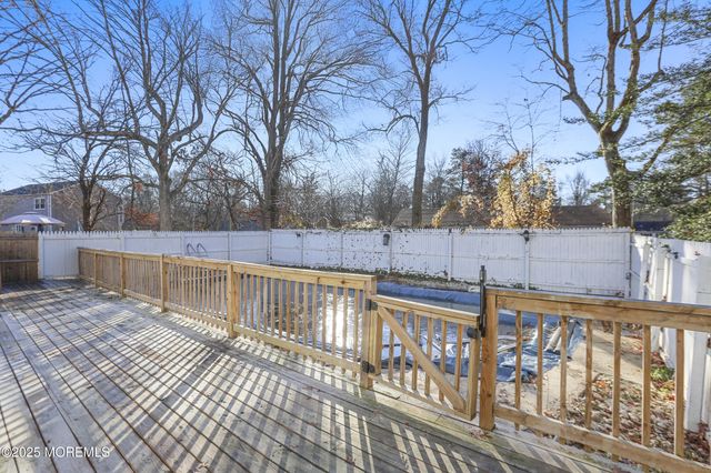 3 Riverwood Court, Manchester, NJ 08759