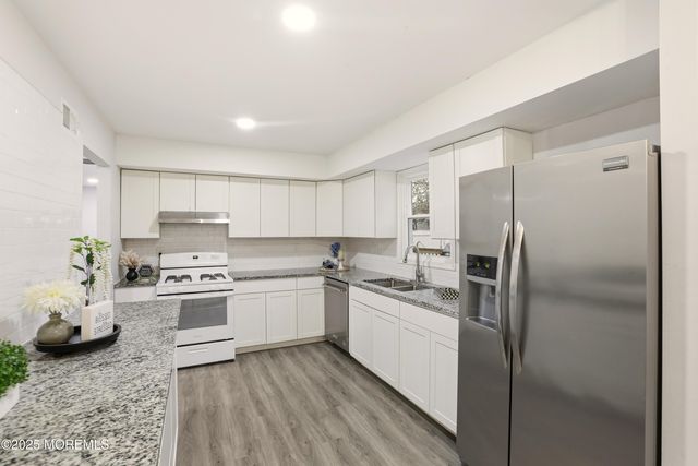 3 Riverwood Court, Manchester, NJ 08759