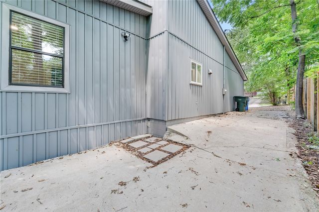 423 W Patricia Lane, Fayetteville, AR 72703