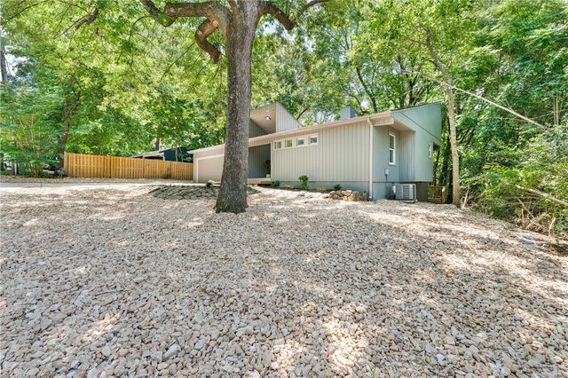 423 W Patricia Lane, Fayetteville, AR 72703