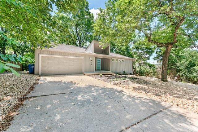 423 W Patricia Lane, Fayetteville, AR 72703