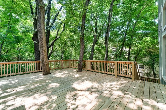 423 W Patricia Lane, Fayetteville, AR 72703