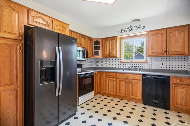 417 Winters Drive N, Mastic, NY 11950