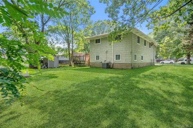 417 Winters Drive N, Mastic, NY 11950