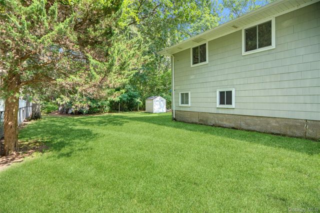 417 Winters Drive N, Mastic, NY 11950