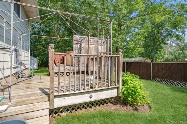 417 Winters Drive N, Mastic, NY 11950