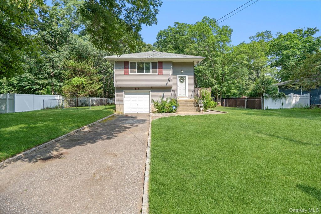 417 Winters Drive N, Mastic, NY 11950