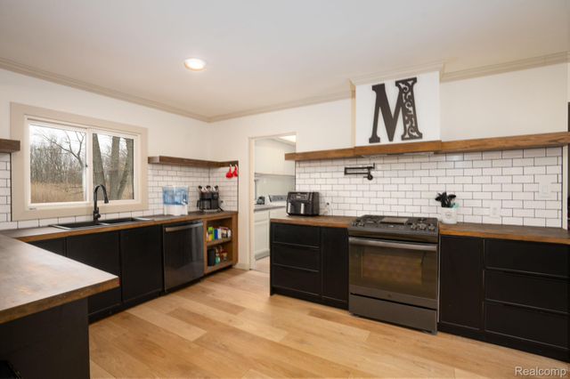 1530 S Baldwin Road, Orion Charter Township, MI 48360