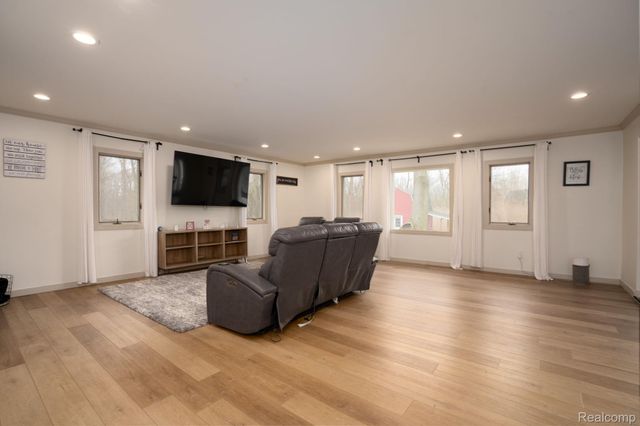 1530 S Baldwin Road, Orion Charter Township, MI 48360