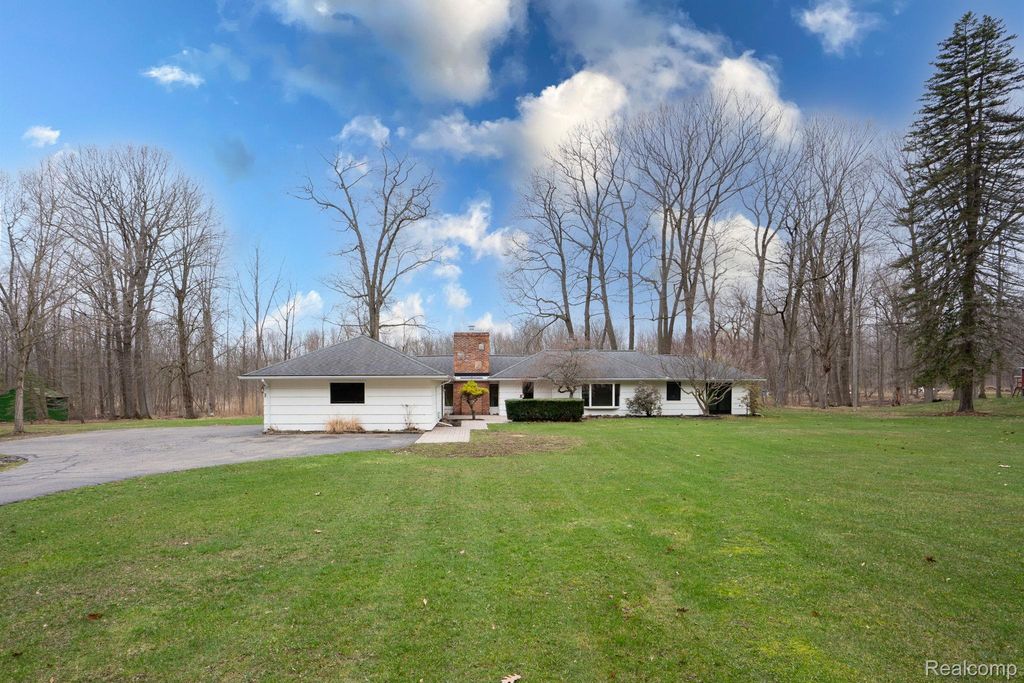 1530 S Baldwin Road, Orion Charter Township, MI 48360