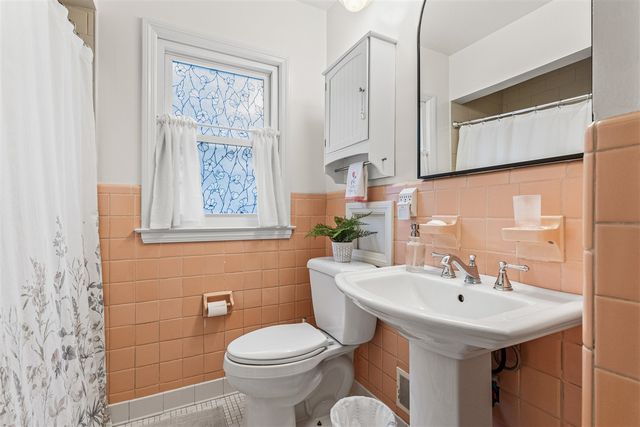 1737 Greenlawn Avenue, Kalamazoo, MI 49006