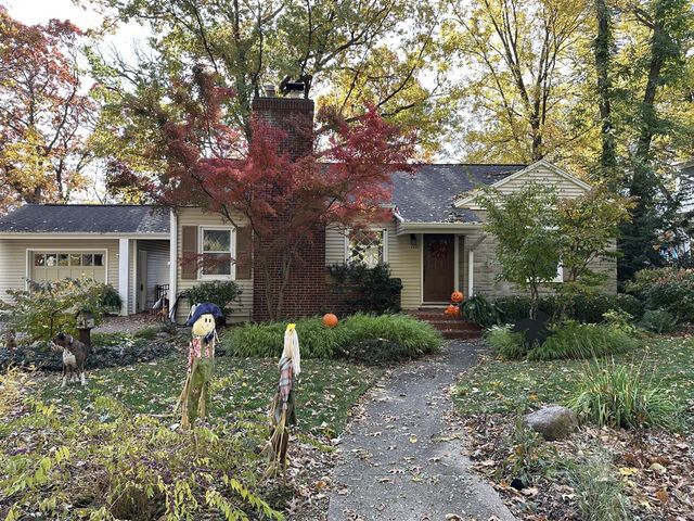 1737 Greenlawn Avenue, Kalamazoo, MI 49006