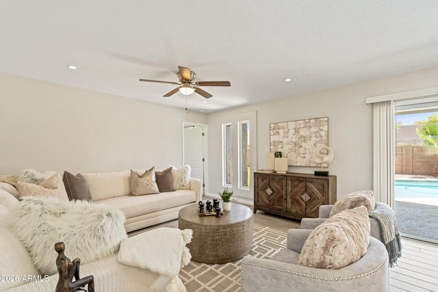 6701 E LATHAM Street, Scottsdale, AZ 85257