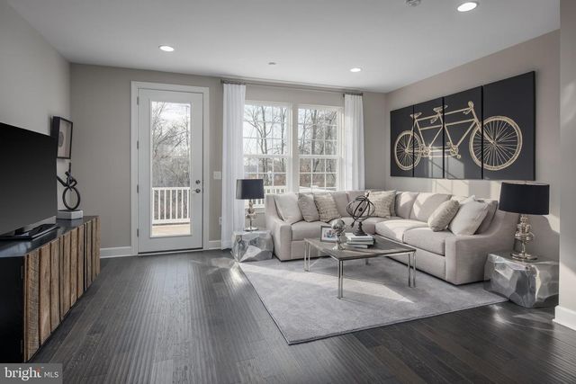 8885 QUEENSFERRY RD, Manassas, VA 20112