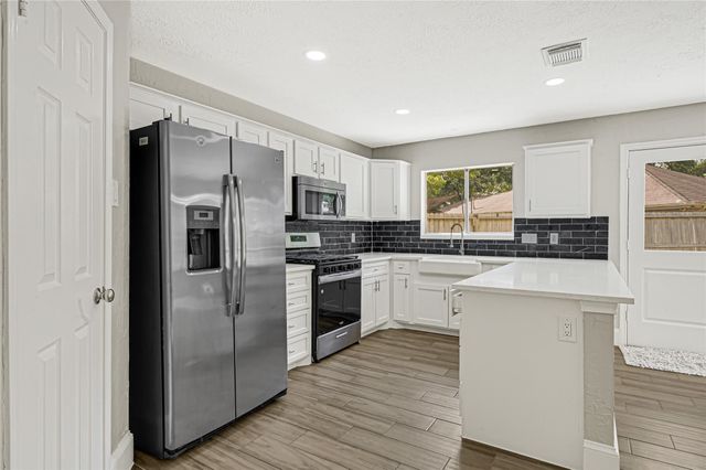 2506 Walnut Grove Court, Pearland, TX 77584