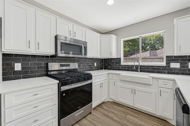 2506 Walnut Grove Court, Pearland, TX 77584