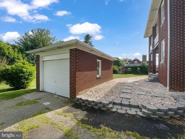 579 E KING ST, Littlestown, PA 17340