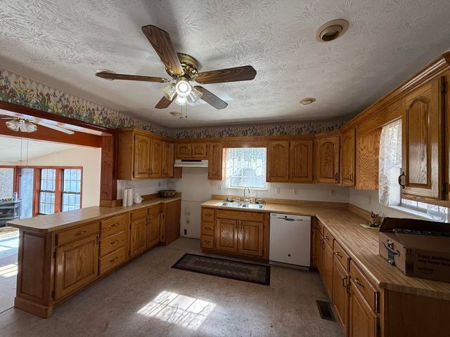 115 Lake Shore Drive, Pikeville, TN 37367