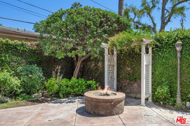 13031 Magnolia Boulevard, Sherman Oaks, CA 91423