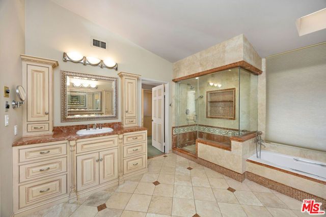 13031 Magnolia Boulevard, Sherman Oaks, CA 91423