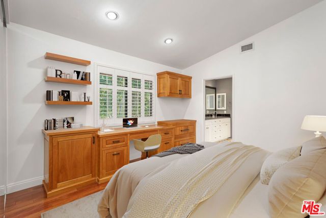 13031 Magnolia Boulevard, Sherman Oaks, CA 91423