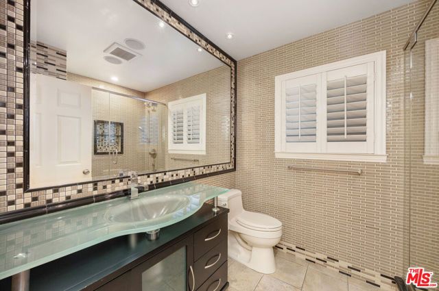 13031 Magnolia Boulevard, Sherman Oaks, CA 91423