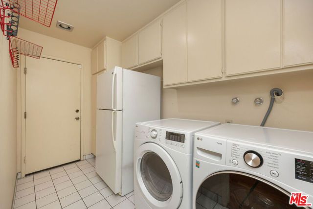 13031 Magnolia Boulevard, Sherman Oaks, CA 91423