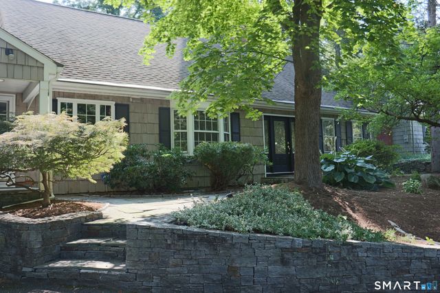 50 Woodridge Circle, West Hartford, CT 06107