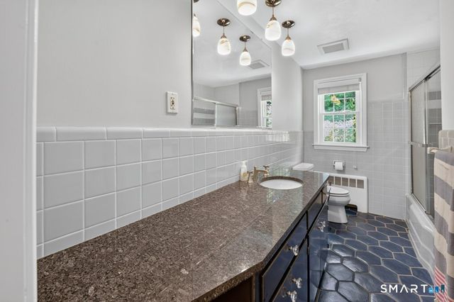 50 Woodridge Circle, West Hartford, CT 06107