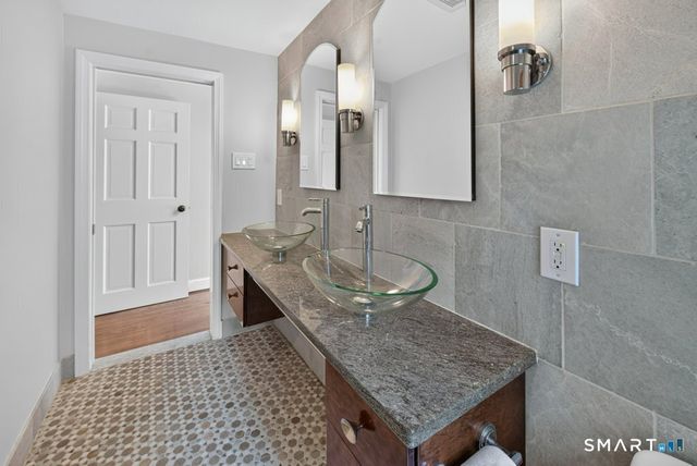 50 Woodridge Circle, West Hartford, CT 06107