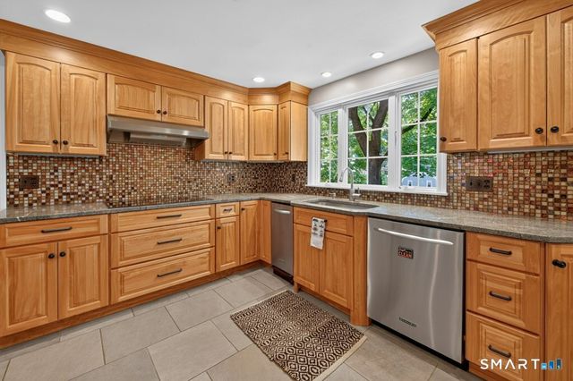50 Woodridge Circle, West Hartford, CT 06107