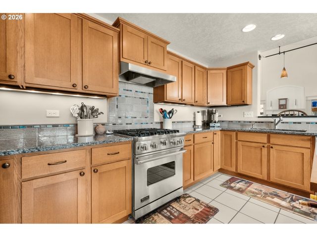 16331 Sw HOOPS Ct, Portland, OR 97223