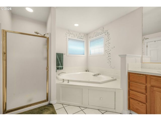 16331 Sw HOOPS Ct, Portland, OR 97223