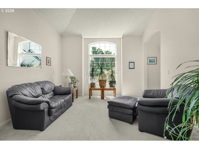 16331 Sw HOOPS Ct, Portland, OR 97223