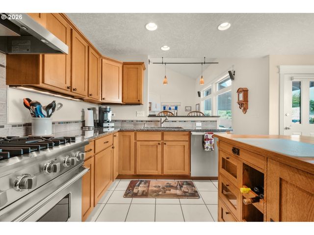 16331 Sw HOOPS Ct, Portland, OR 97223