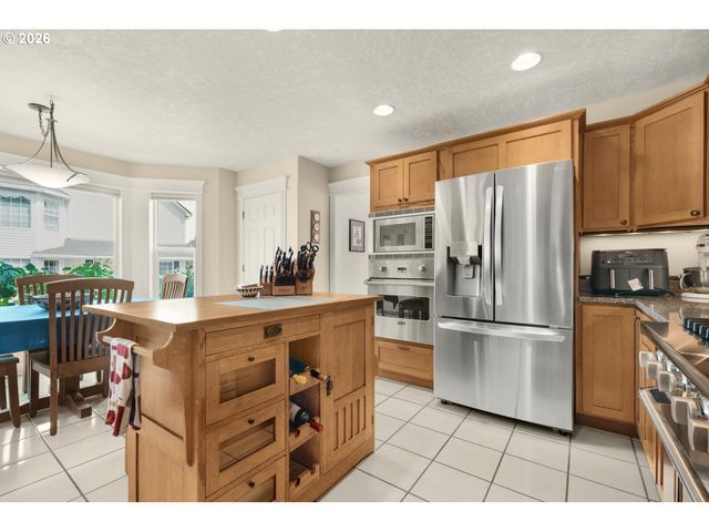 16331 Sw HOOPS Ct, Portland, OR 97223